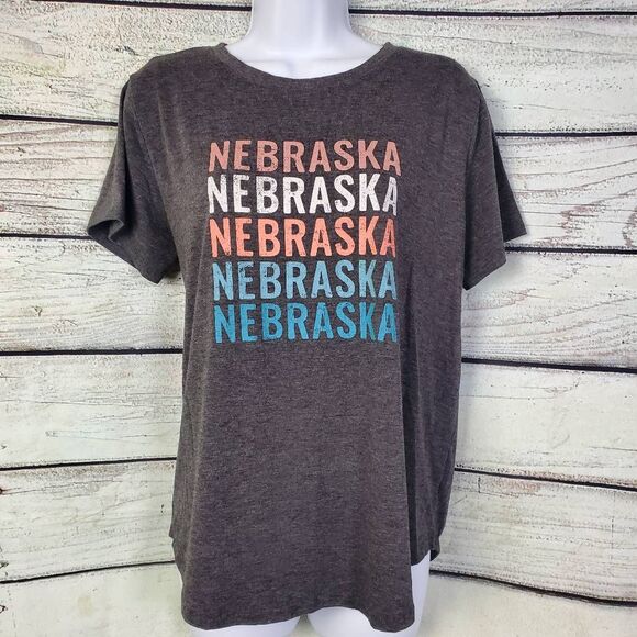 Maurices Nebraska Graphic Tee Women’s Size Large Gray Multicolor Print T-Shirt - Picture 1 of 5